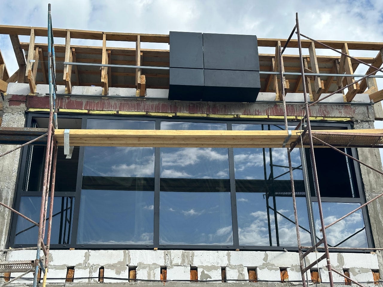 Алюминиевые окна в частный дом