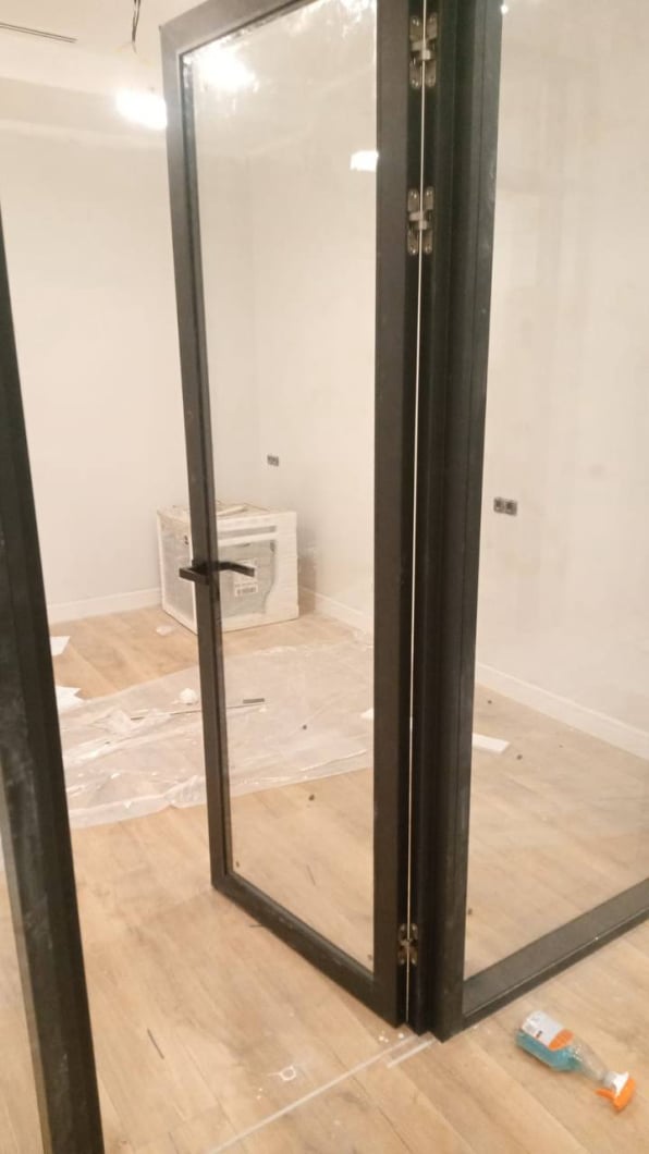 Перегородки с двойным остеклением в квартире