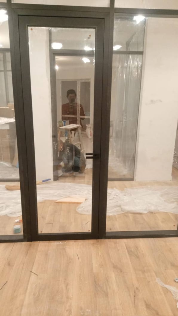 Перегородки с двойным остеклением в квартире