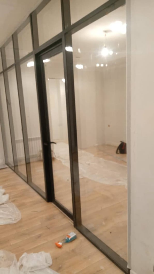 Перегородки с двойным остеклением в квартире