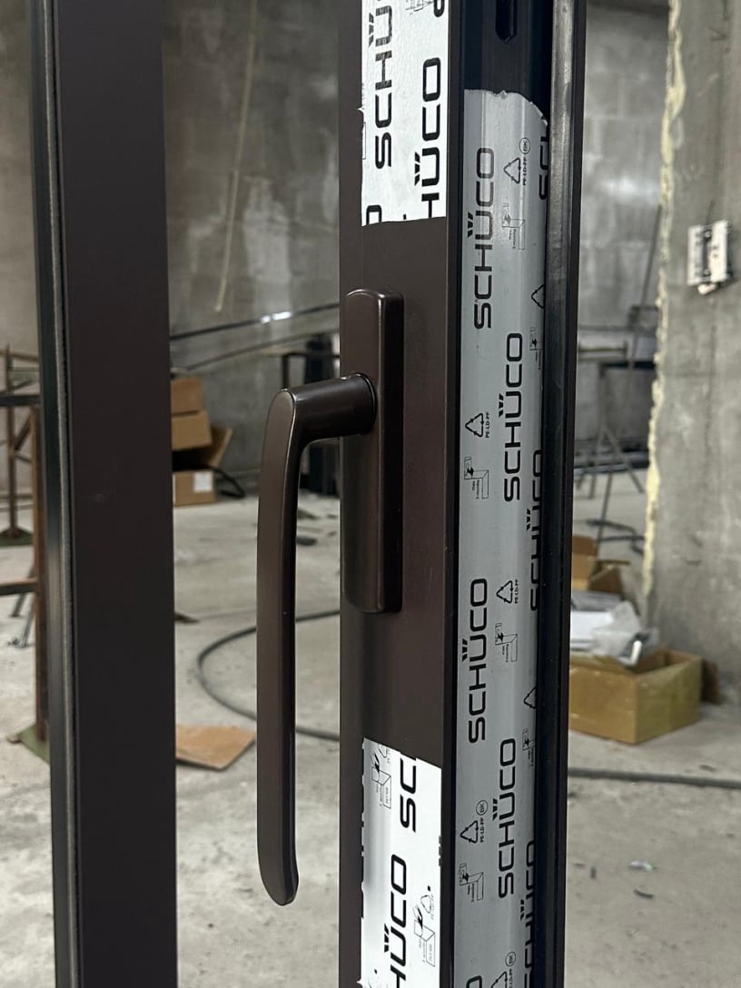 Алюминиевые окна в квартиру