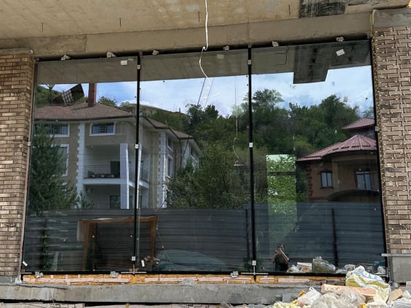 Алюминиевые витражные окна в частном доме