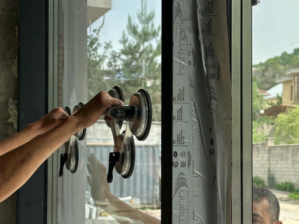 Алюминиевые витражные окна в частном доме