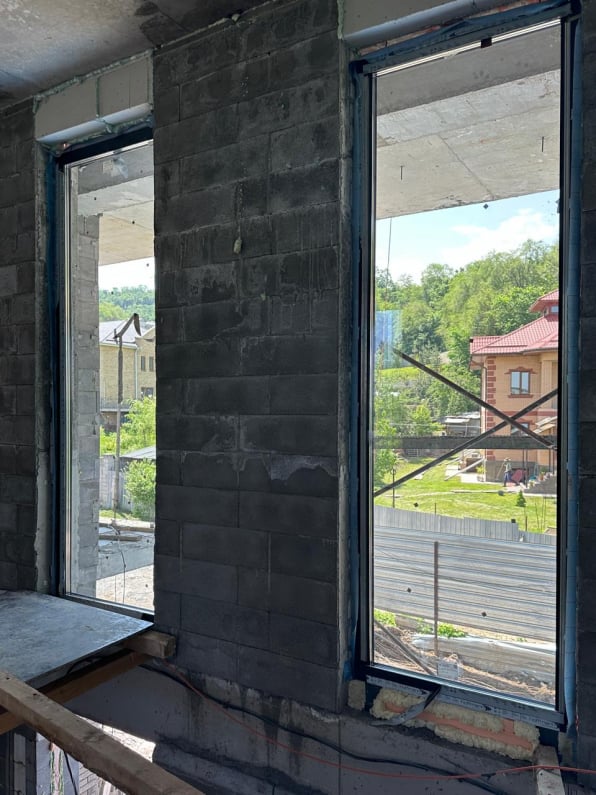 Алюминиевые витражные окна в частном доме