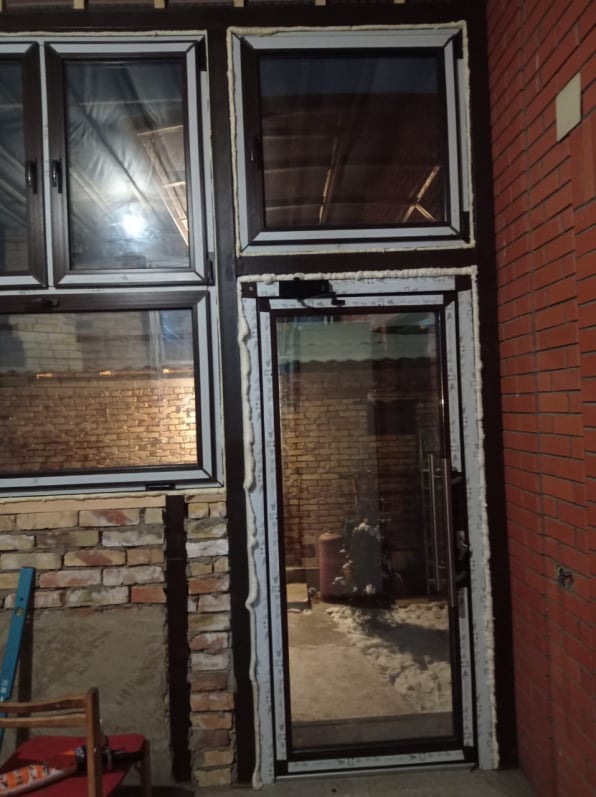 Частный дом. Алюминиевые двери