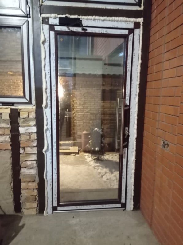 Частный дом. Алюминиевые двери