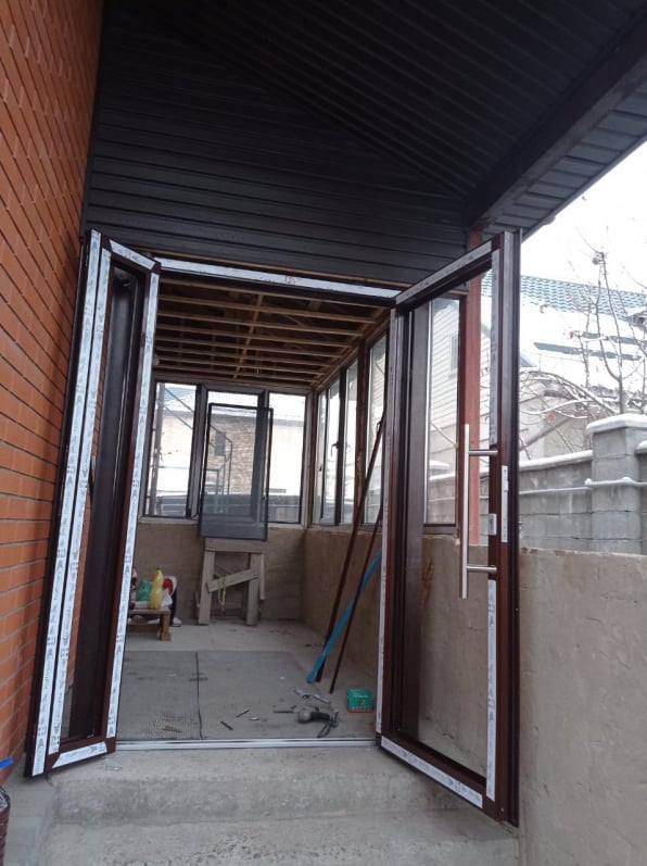 Частный дом. Алюминиевые двери